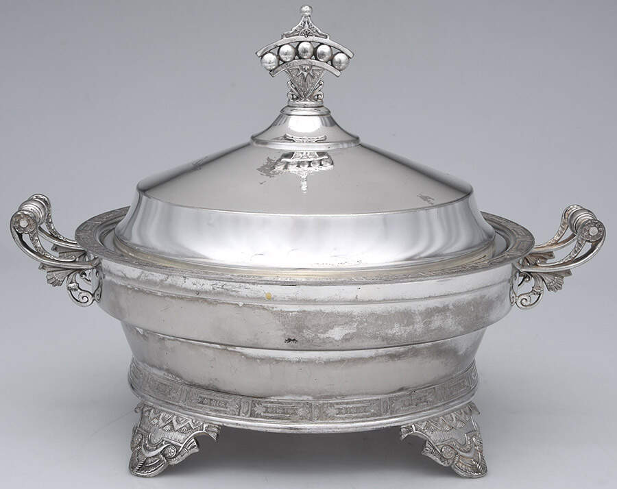 2135 (Silverplate, Hollowware) 1.5 Qt Round Covered Casserole with Liner by Wilcox Silverplate-1