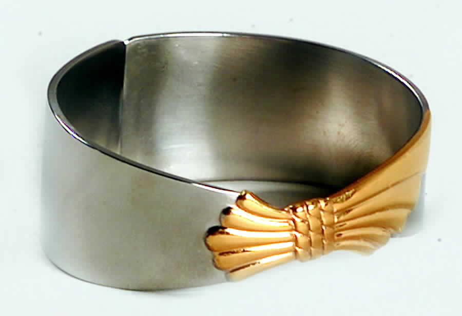 Lindi (Stainless, Gold Knot Accent) Napkin Ring by Yamazaki-1