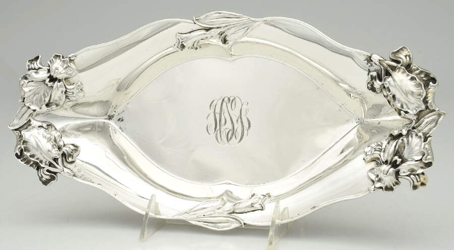 Fleur de Lis (Sterling, Hollowware) 12" Bread Tray by Alvin-1