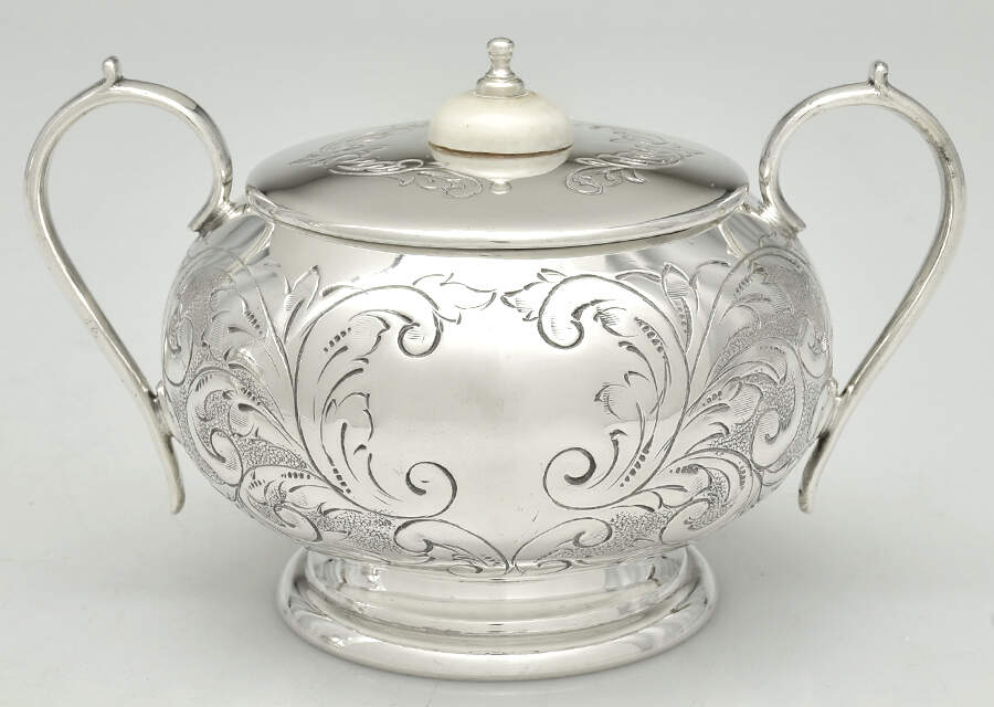 BBS22 (Silverplate, Hollowware) Sugar Bowl & Lid by Barker Bros Ltd. Flatware-1