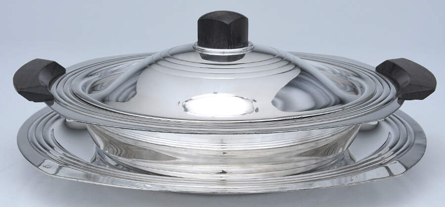 BBS23 (Silverplate, Hollowware) Covered Caserole & Underplate by Barker Bros Ltd. Flatware-1