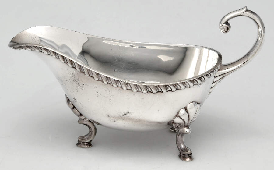 Silverplate Hollowware Gravy Boat No Underplate by Crescent Silverware-1