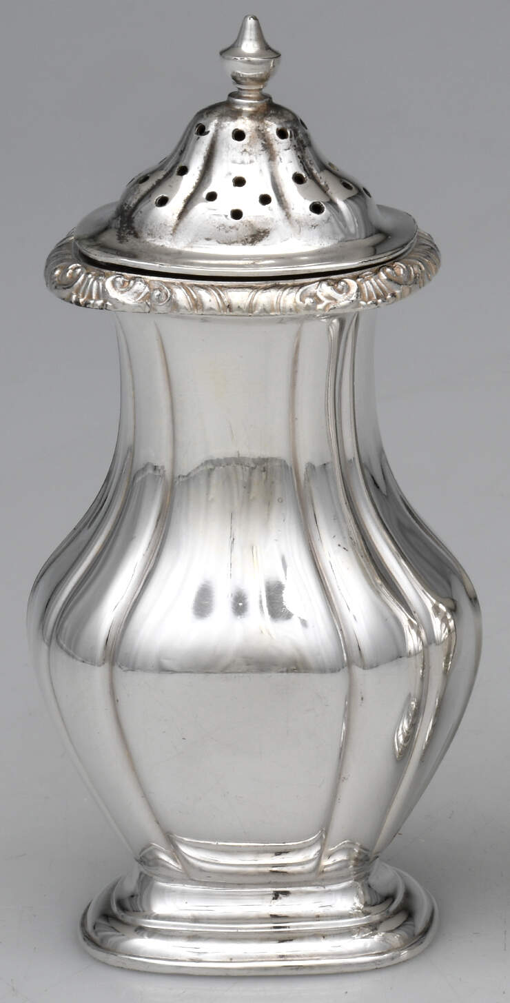 Shell & Gadroon (Silverplate, Hollowware) Pepper Shaker by Gorham Silver-1
