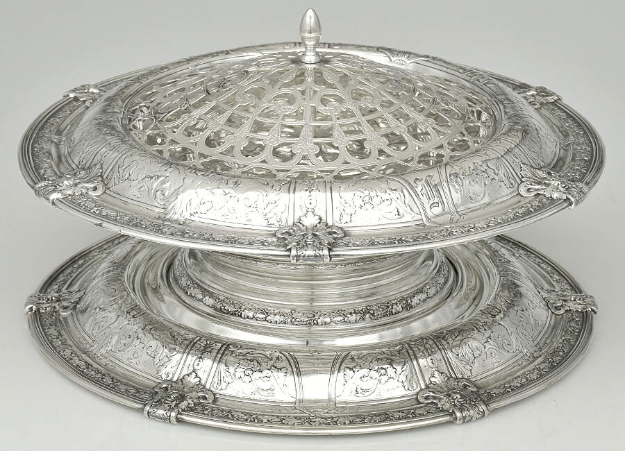Florentine-Florenz (Sterling, 1901, Hollowware) Round Footed Centerpiece & Underplate with Slvp Frog by Gorham Silver-1
