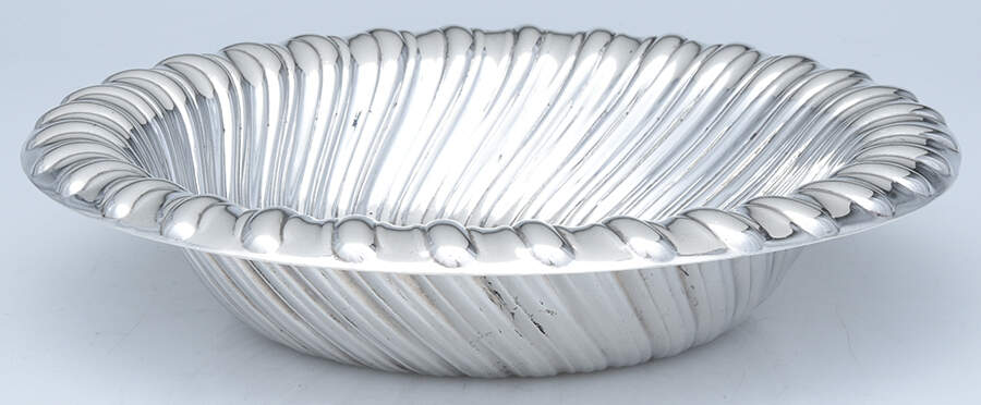 40622 (Sterling, Hollowware) 9" Round Vegetable Bowl by Gorham Silver-1