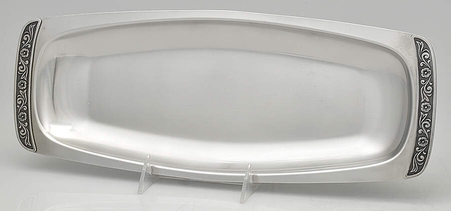 INS679 (Stainless, Hollowware) 15" Bread Tray by International Silver-1