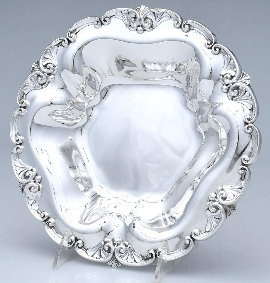 C3020 (Sterling, Hollowware) 9" Round Vegetable Bowl by International Silver-1