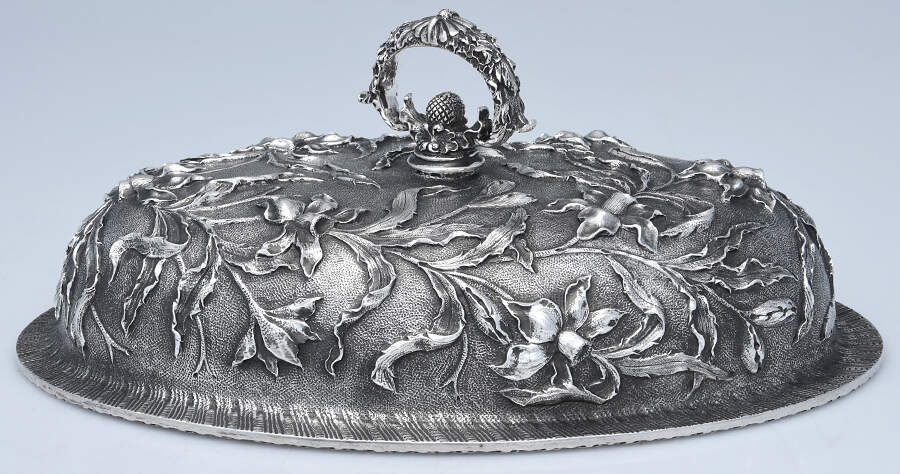 Repousse-Full Chased-Hand Chased Lid for 10" Oval Double Vegetable by Kirk Stieff-1