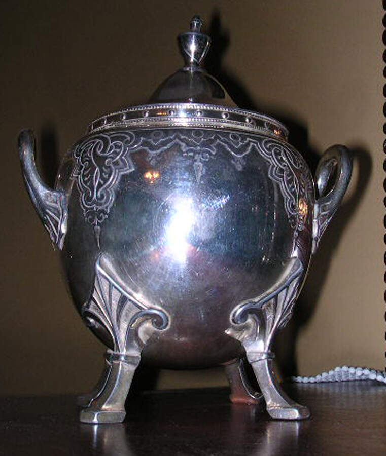 555 (Silverplate, Hollowware) Sugar Bowl & Lid by Meriden Britannia -1