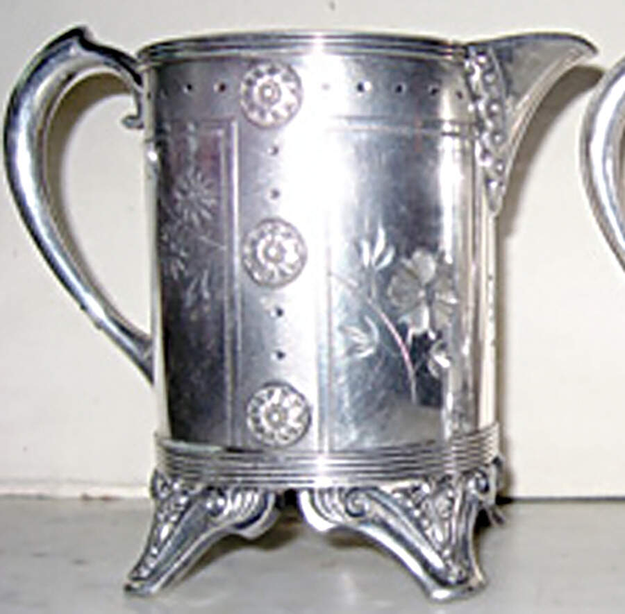 1915 (Silverplate, Hollowware) Creamer by Meriden Britannia -1