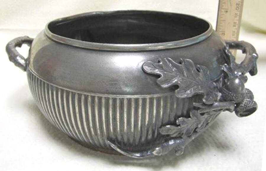 01516 (Silverplate, Hollowware) Nut Dish by Meriden Britannia -1