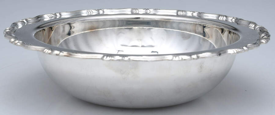 Georgian Scroll (Silverplate, Hollowware) 10" Round Vegetable Bowl by Oneida Silver-1