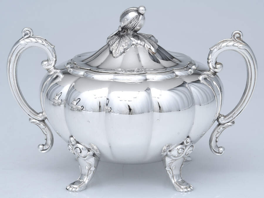 Melon-Plain (Silverplate, Hollowware) Sugar Bowl & Lid by Oneida Silver-1