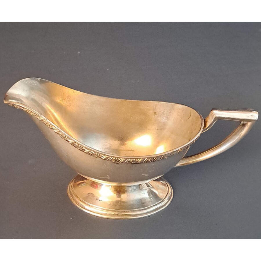 Berwick (Silverplate Hollowware) Plated Gravy Boat & Underplate by Oneida Silver-1