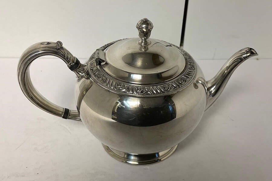 Woodcliff (Silverplate, Hollowware) Teapot by Oneida Silver-1