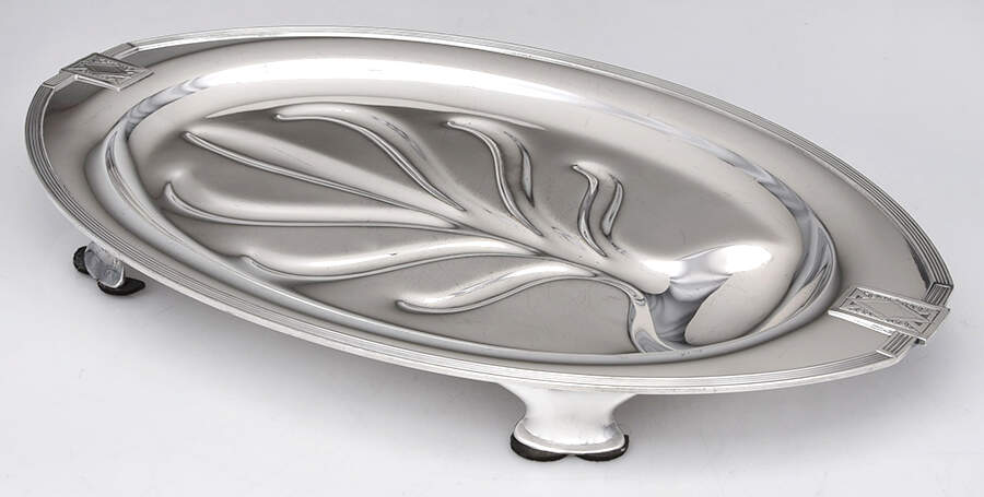 Noblesse (Silverplate, Hollowware) 19" 4 Toed Meat Platter with Well by Oneida Silver-1
