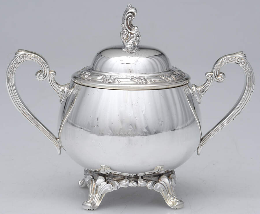 Park Lane (Silverplate, Hollowware) Sugar Bowl & Lid by Oneida Silver-1