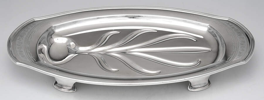 Paul Revere (Silverplate, Hollowware) Large Plated Footed Meat Platter with Well by Oneida Silver-1