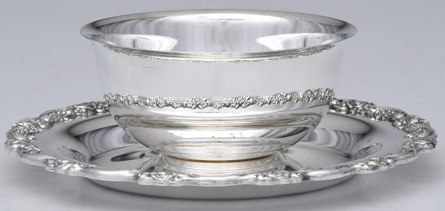 Du Maurier (Silverplate, Hollowware) Plated Gravy Bowl with Attached Underplate by Oneida Silver-1