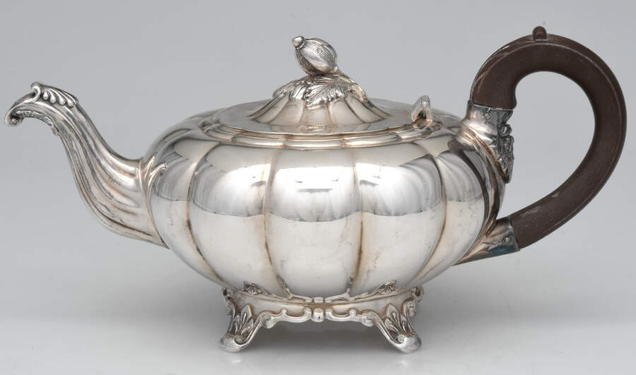 Old English Melon (Silverplate, Hollowware) Teapot by Oneida Silver-1