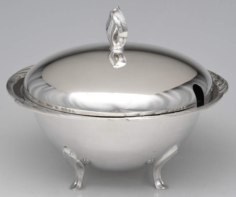 Augusta (Silverplate, Hollowware) Tureen & Lid with Liner by Oneida Silver-1