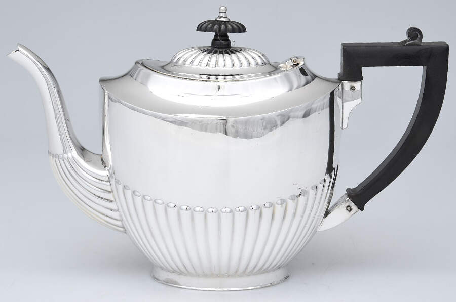 P1L1 (Silverplate, Hollowware) Teapot by Prill Silver Co. Inc-1