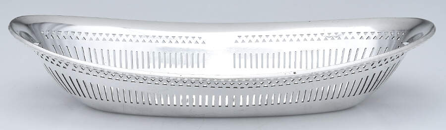 2900 (Silverplate, Hollowware) Pierced Plated Bread Tray by Reed & Barton-1