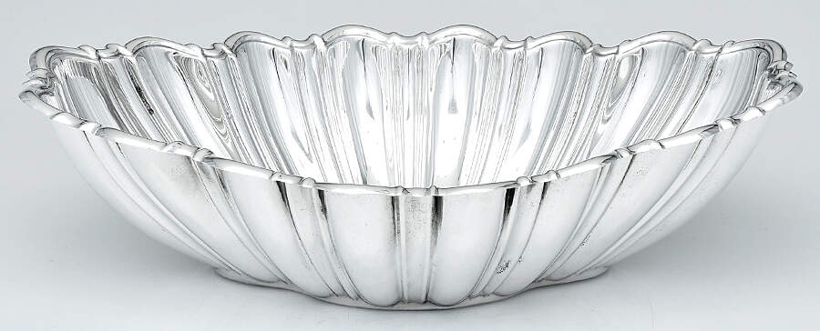 X811 (Sterling, Hollowware) Oval Sterling Centerpiece by Reed & Barton-1
