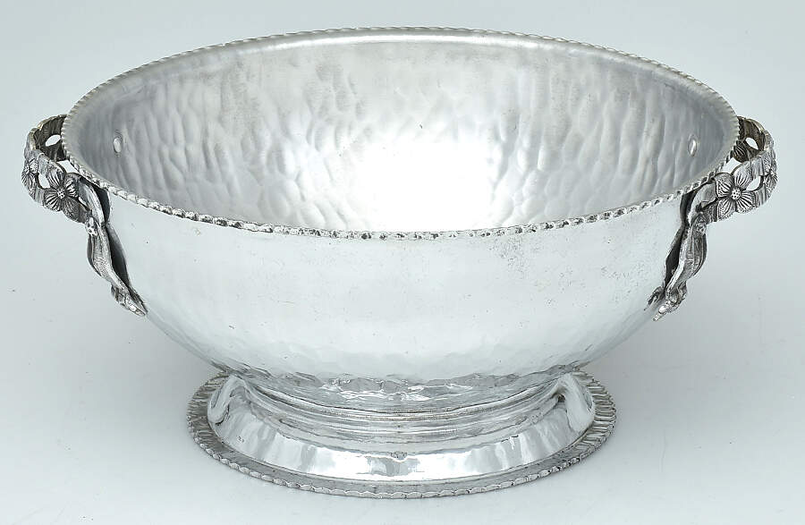 R1K1 (Aluminum, Holloware) Footed Salad Bowl by Rodney Kent Silver Company-1