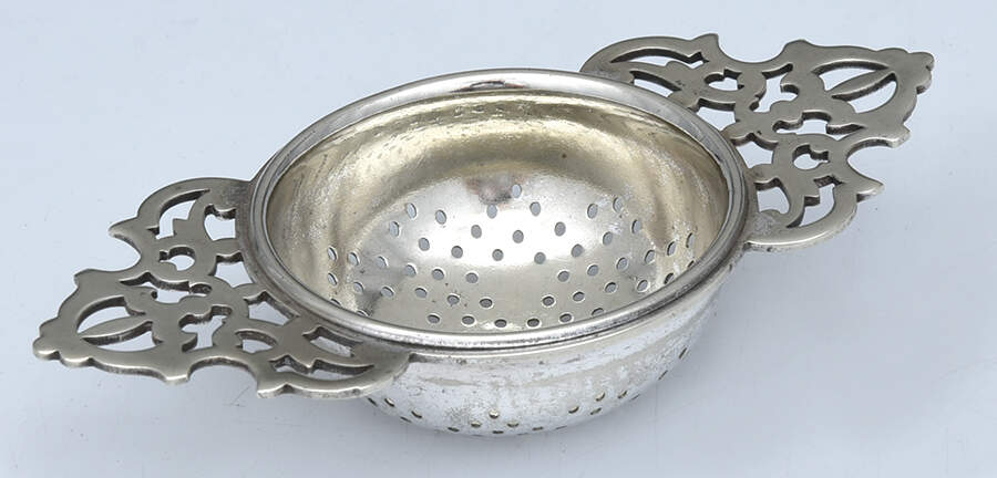 N49 (Silverplate, Hollowware) Solid Individual Overcup Tea Strainer by Regis Plate-1