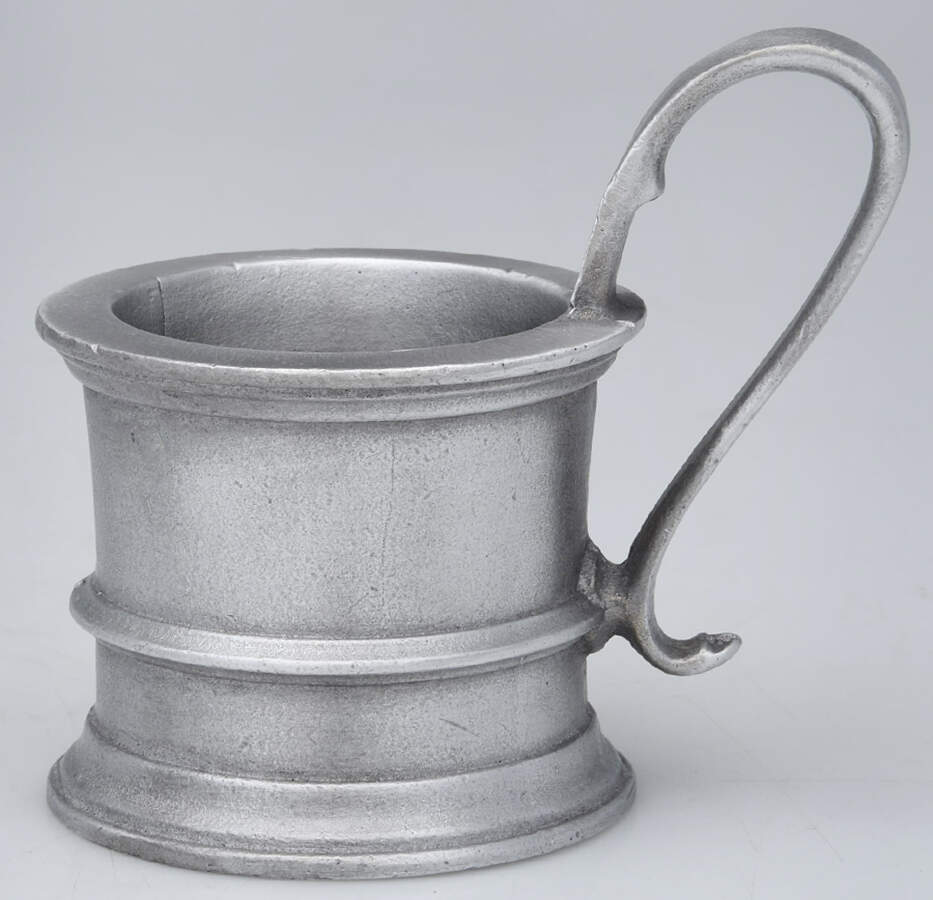 Armetale Hollowware (Non-Silver) Soda Holder by Wilton Armetale-1