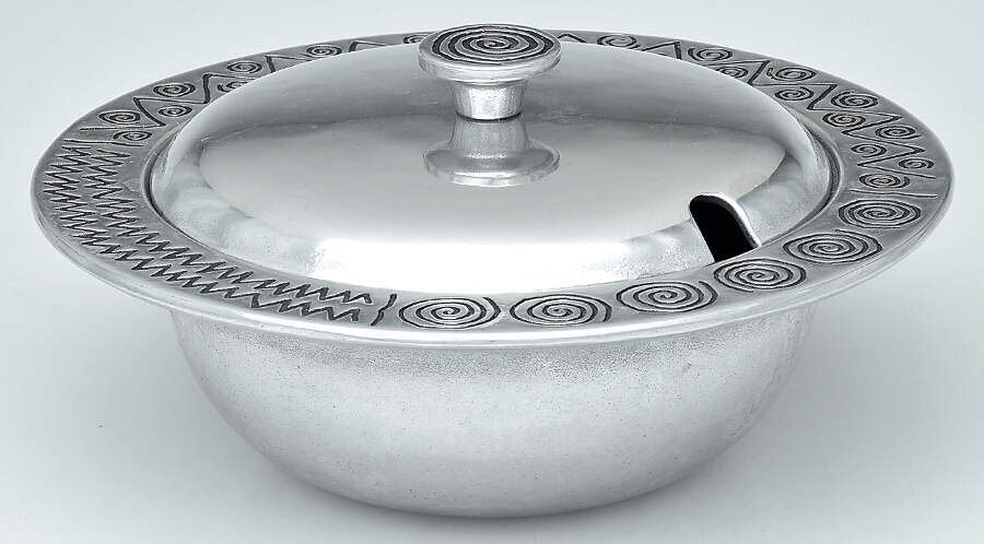 Reggae (Armetale, Hollowware) Tureen & Lid by Wilton Armetale-1