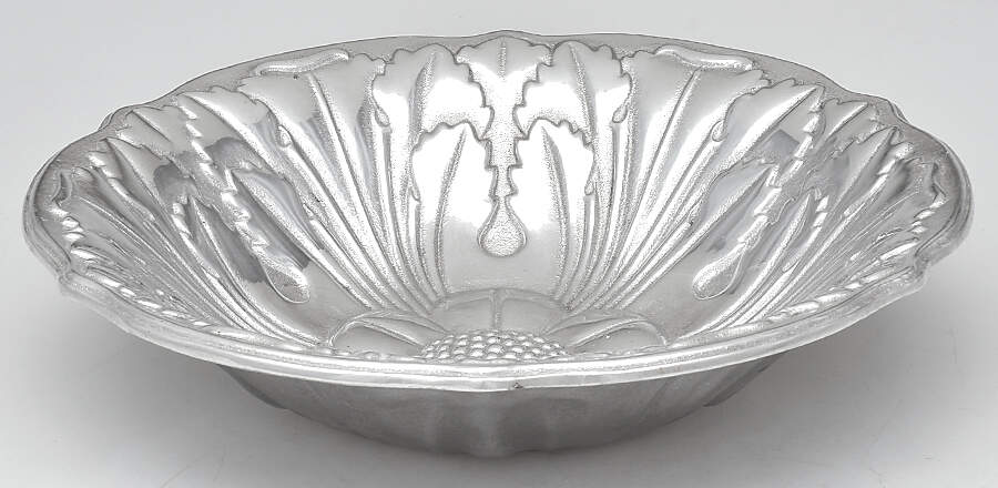 Acanthus (Pewter, Hollowware) Medium Round Vegetable Bowl by Wilton Armetale-1