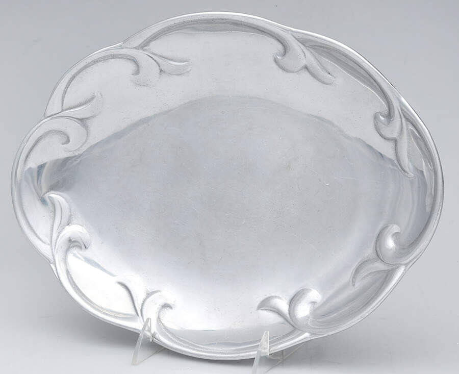 Scroll (Armetale, Hollowware) Small Oval Tray by Wilton Armetale-1