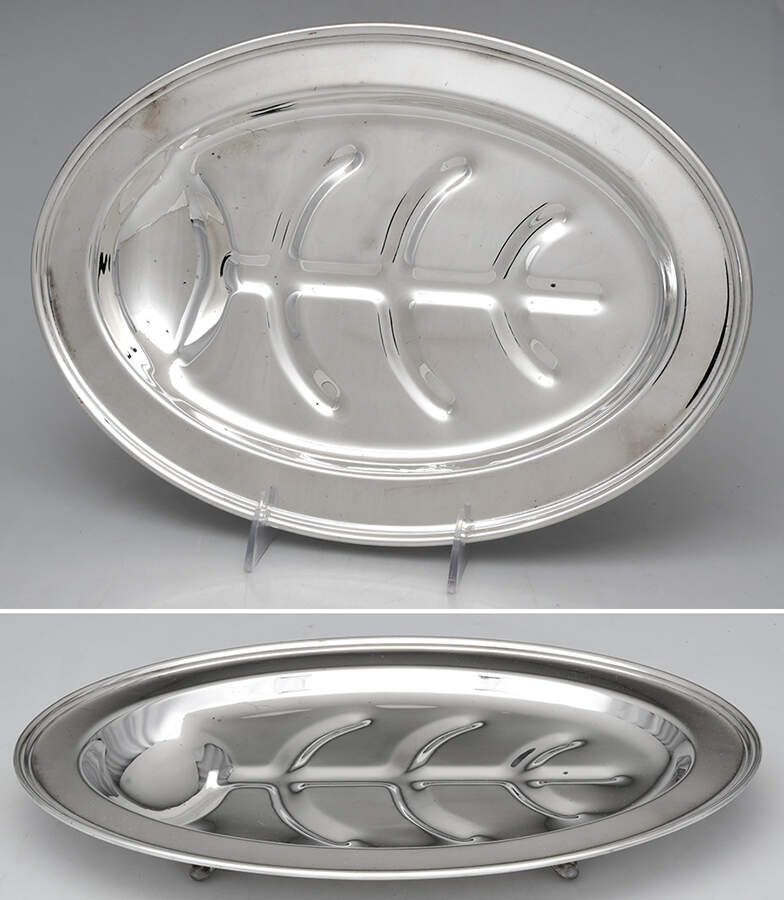 WRV1 (Silverplate, Hollowware) Small Plated Footed Meat Platter with Well by World Silver-1