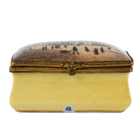 Antique Royal Vienna Hand-Painted Burq Theater Trinket Box