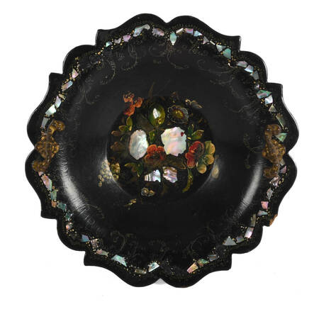 Victorian Papier-Mâché Scalloped Edge Tray Bowl