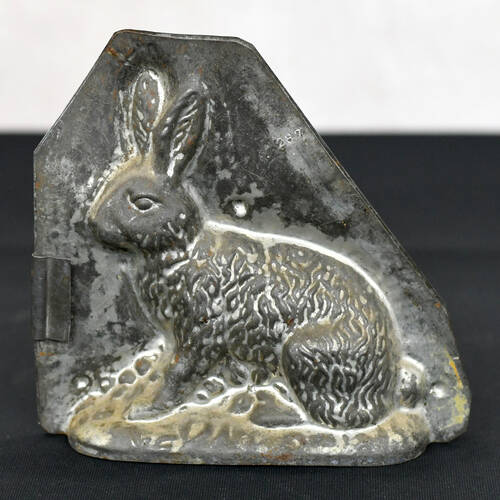 Two-Piece Sitting Bunny Chocolate Mold