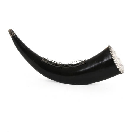 Silver Detailed Cow Horn with Thimble Point Cover