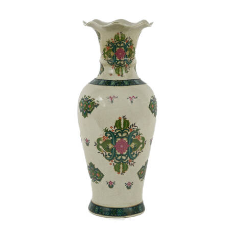 Chinese Floral Decorated Scallop Edge Vase