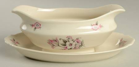 Moss Rose (Smooth Edge, No Trim) Gravy Boat with Attached Underplate
