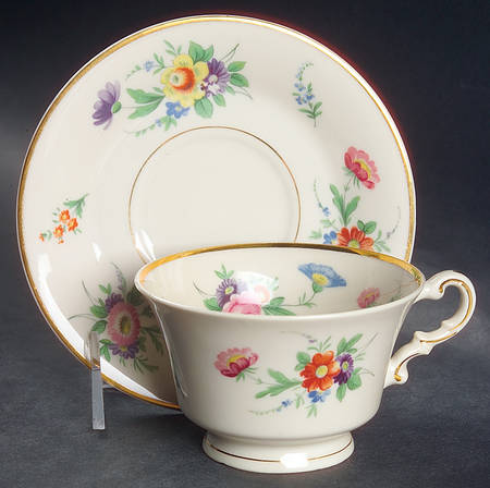 Selma (Smooth) Footed Cup & Saucer Set