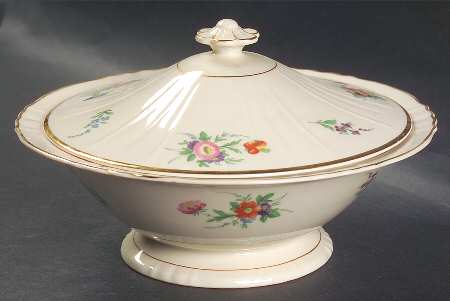 Selma (Scalloped) Round Covered Vegetable