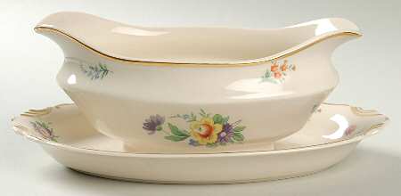 Selma (Scalloped) Gravy Boat with Attached Underplate