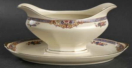 ACC2 Gravy Boat with Attached Underplate