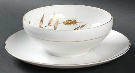 Golden Leaf Gravy Boat with Attached Underplate