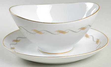 Tradition Gravy Boat with Attached Underplate