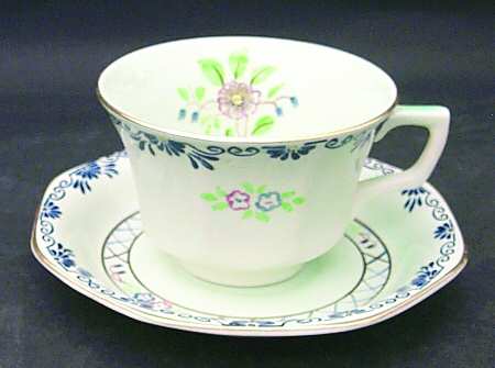 2546 Oversized Cup & Saucer Set