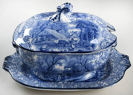 Cattle Scenery Blue (No Trim, Scalloped) Sauce Boat & Lid with Underplate