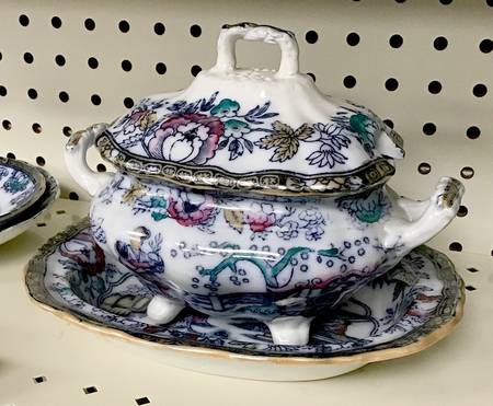 Chinese Ching Sauce Boat & Lid with Underplate
